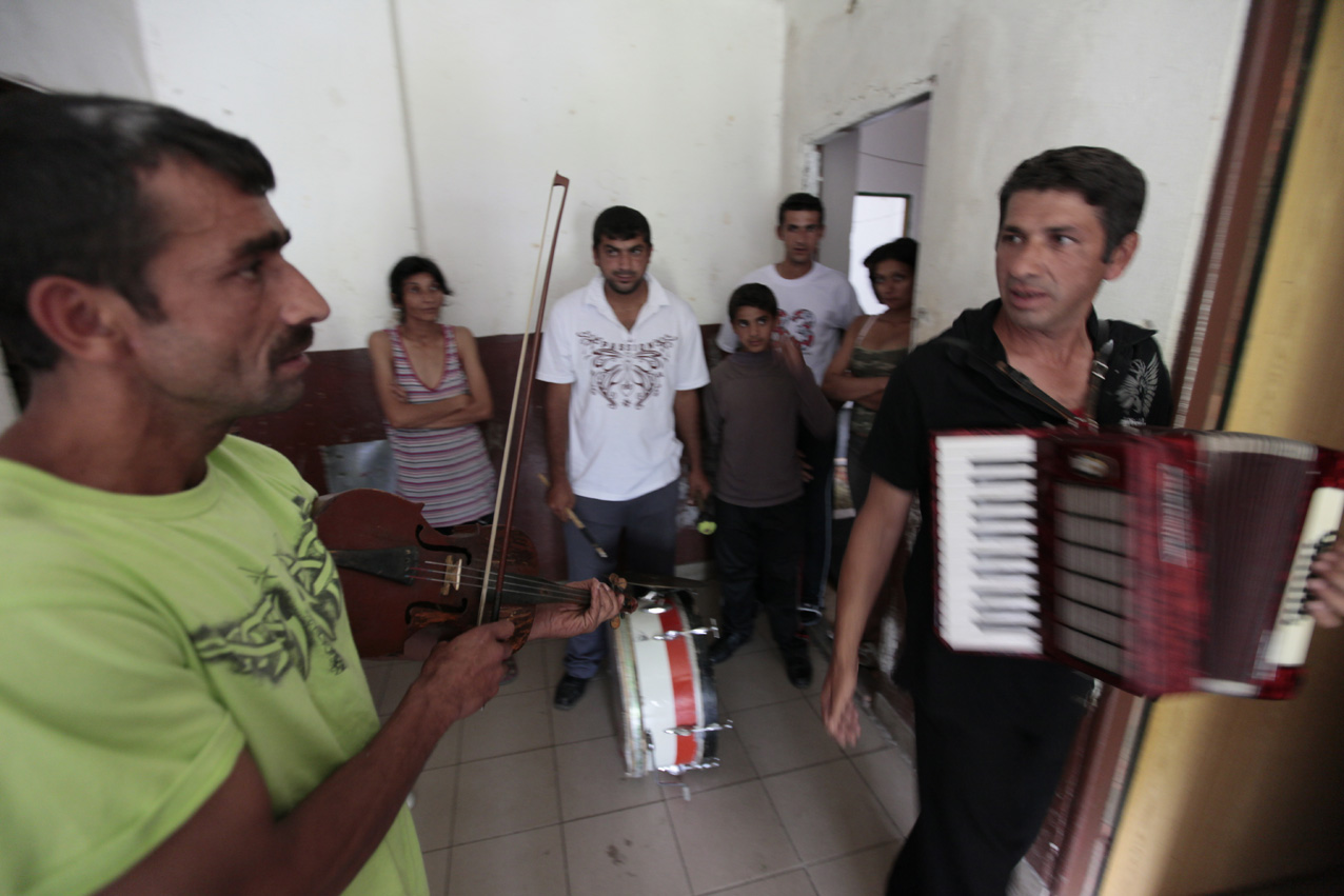 Pala late, pala late me merav